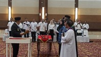 301 PNS dan Pejabat Fungsional di Lingkungan Pemprov Riau Resmi Dilantik
