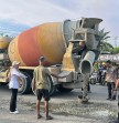 Aksi Nyata Dengan Semangat Gotong Royong, Pemerintah Kelurahan Perawang Bersama Pemuda dan Elemen Masyarakat Tambal Jalan Berlubang