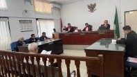 Kuasa Hukum Rida K Liamsi Bacakan Eksepsi, Minta Hakim Putuskan  Dakwaan Jaksa Batal demi Hukum