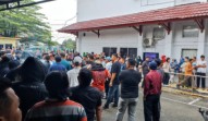Diiringi Gerimis, Sidang Putusan Abdul Wahid CS Mulai Dibacakan