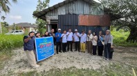 Camat Kulim Bersama LPS Ceria dan Mahasiswa KKN Universitas Hang Tuah Pekanbaru Salurkan Bantuan Sembako untuk Warga Sialang Rampai