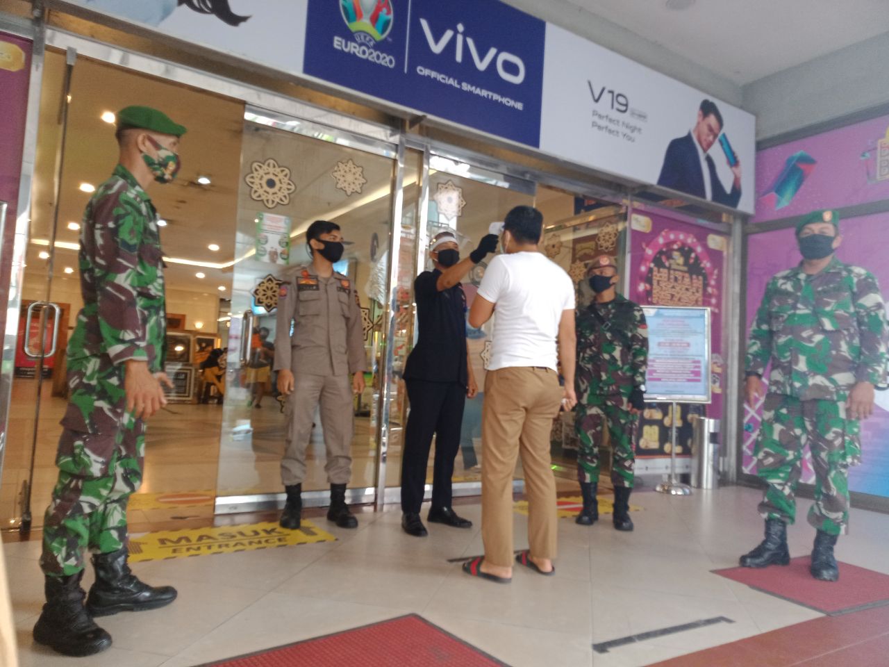 Babinsa Perketat Penegakan Disiplin Protokol Kesehatan di Wilayah Teritorial 