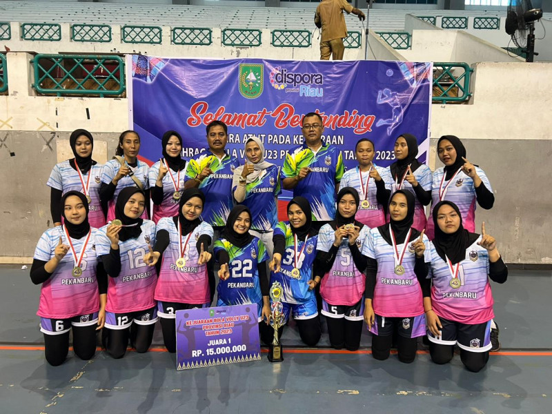 Putri Dishub Pekanbaru Juara Voli Antar Klub se Provinsi Riau