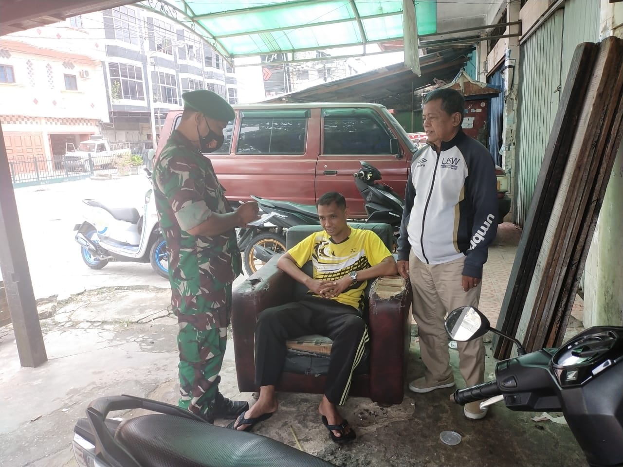 Komsos ke Kampung Pancasila, Babinsa Apresiasi Warga Hapal Pancasila 