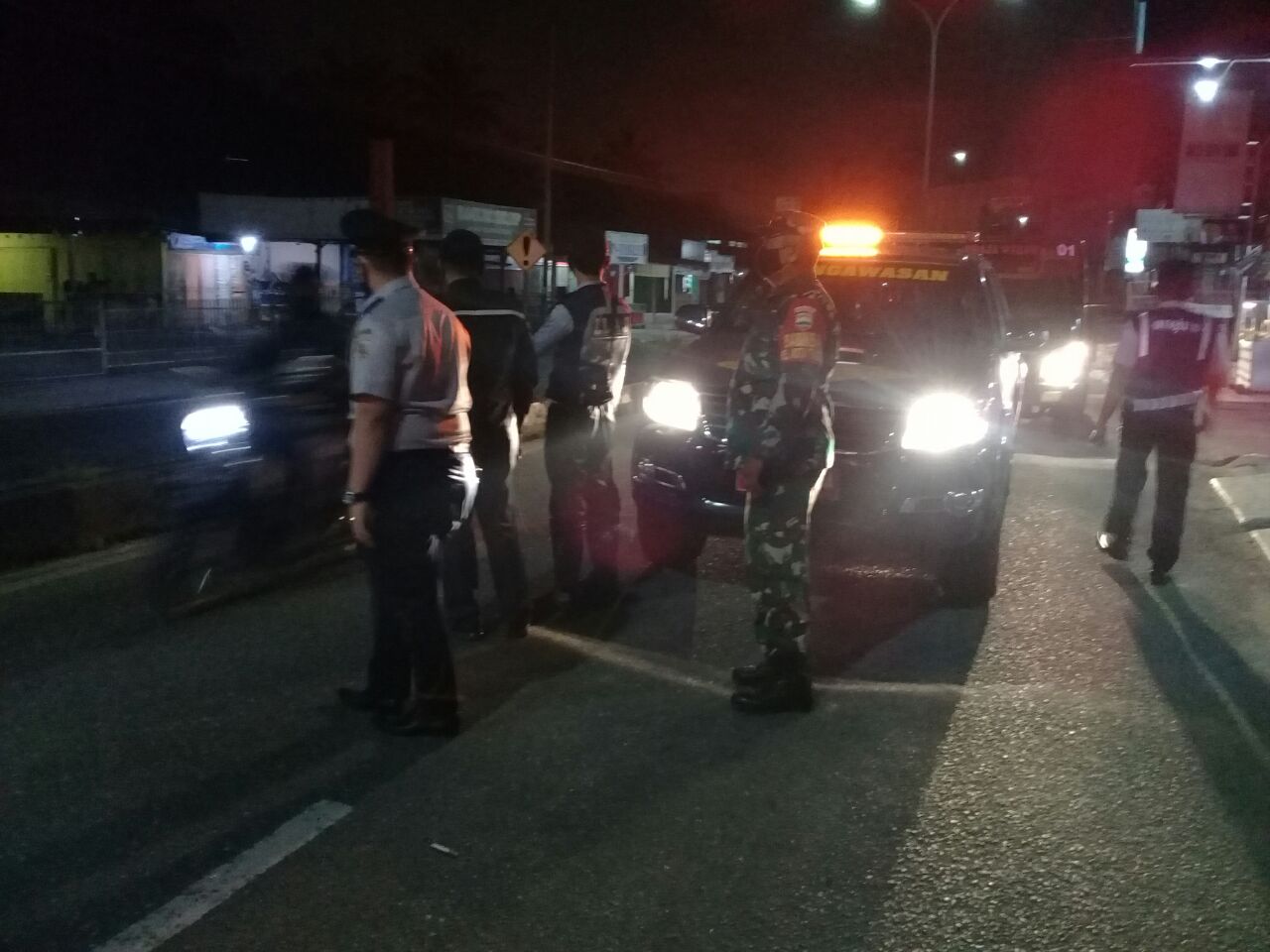 Hari ke-5 Ramadan, Babinsa Gelar  Patroli Rutin  dan  Berikan Teguran ke Warga