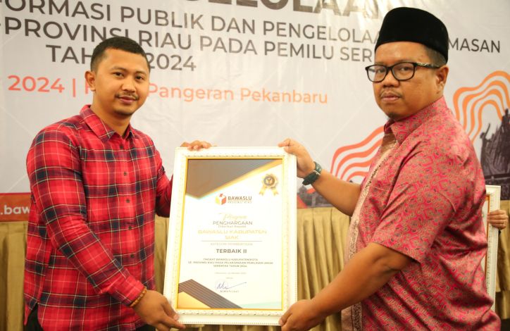 Bawaslu Siak Raih Penghargaan Pengelolaan Kehumasan dan Layanan Informasi