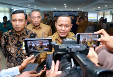 Agung Lakukan Peninjauan, Ini Daftar Jalan Rusak di Pekanbaru yang Diaspal Bertahap
