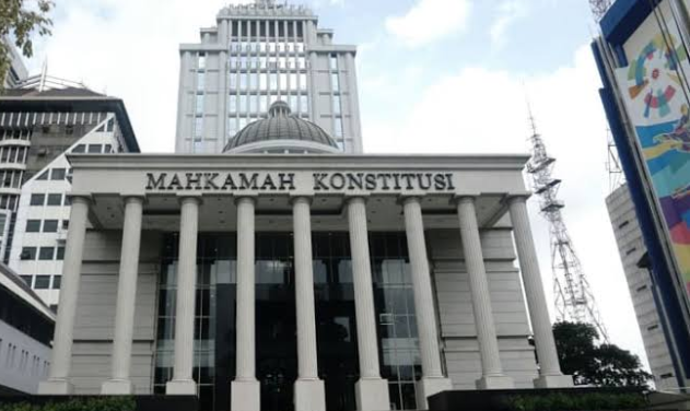 MK Tolak Gugatan Wajib Belajar Sembilan Tahun