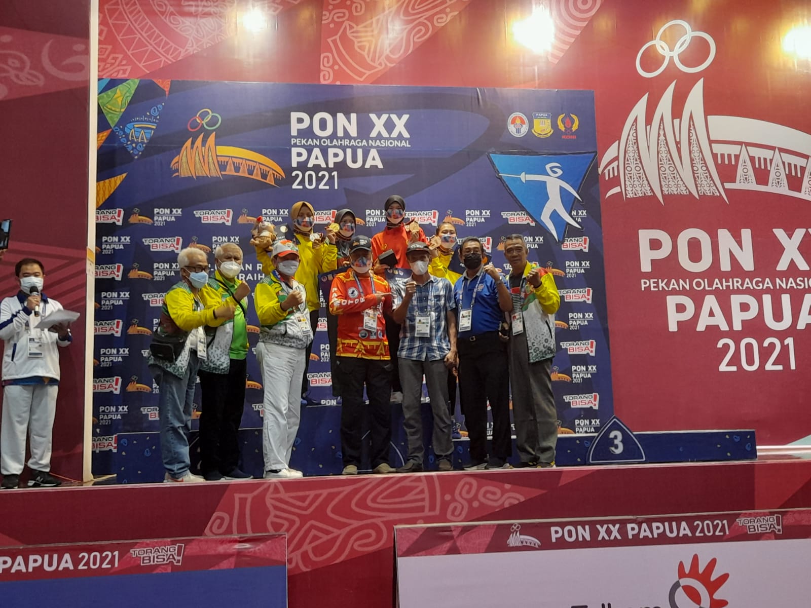 Dua Medali Emas dari Anggar, Riau Kokoh Diperingkat ke-7 Daftar Perolehan Medali Sementara PON XX 