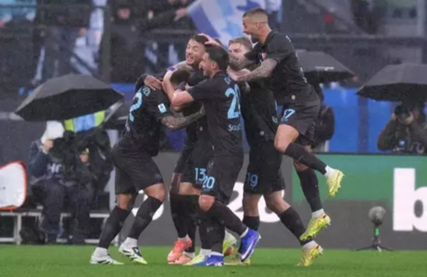 Napoli Tumbangkan Lazio di Stadio Olimpico