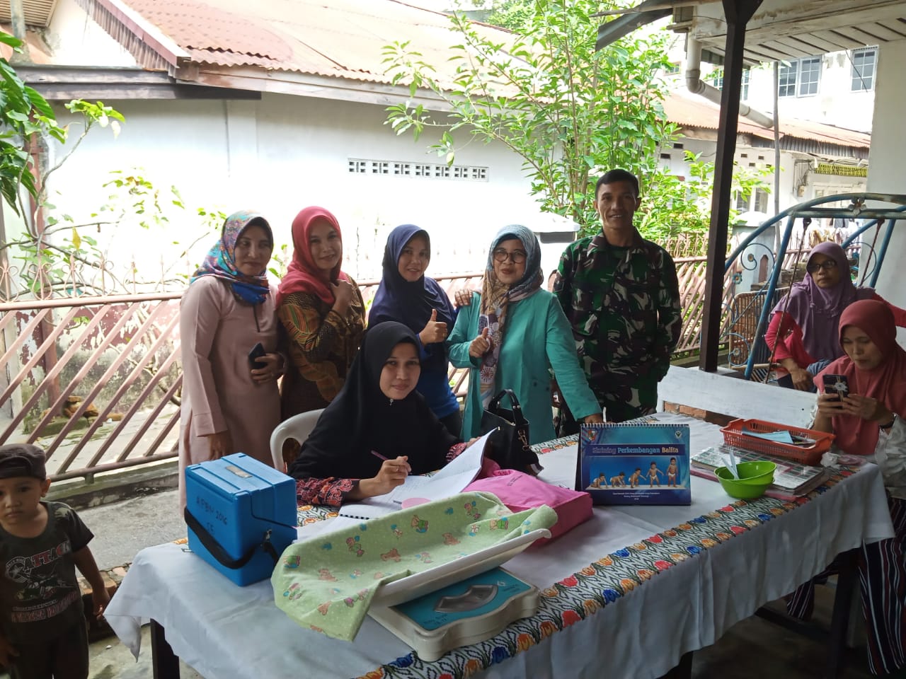 Babinsa Kodim 0301 Pekanbaru Tinjau  Posyandu Bintang Beralih Daun Sirih