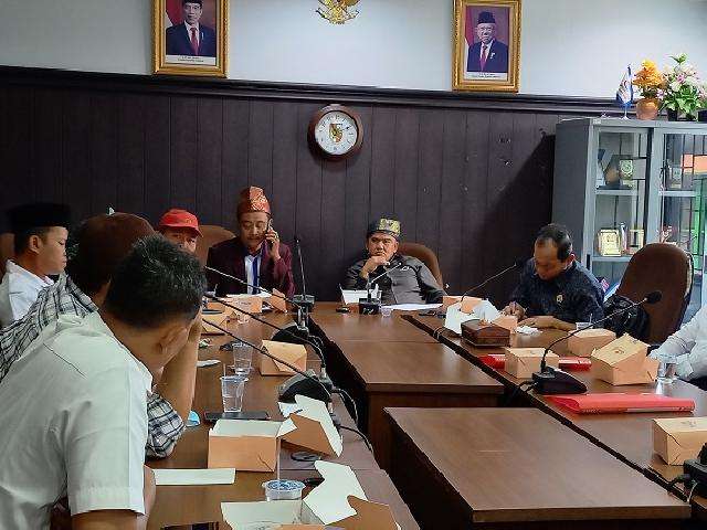 Minta Kejelasan Honor yang Belum Dibayar, Forum RT/RW Temui Komisi I DPRD Pekanbaru