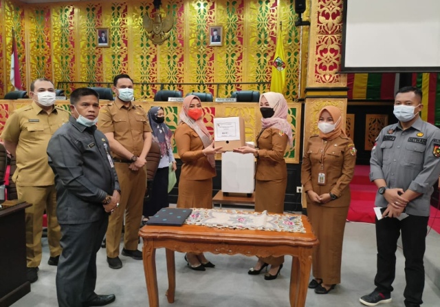 Setelah Melalui Tahap Penilaian, Sekretariat DPRD Pekanbaru Musnahkan Ratusan Arsip