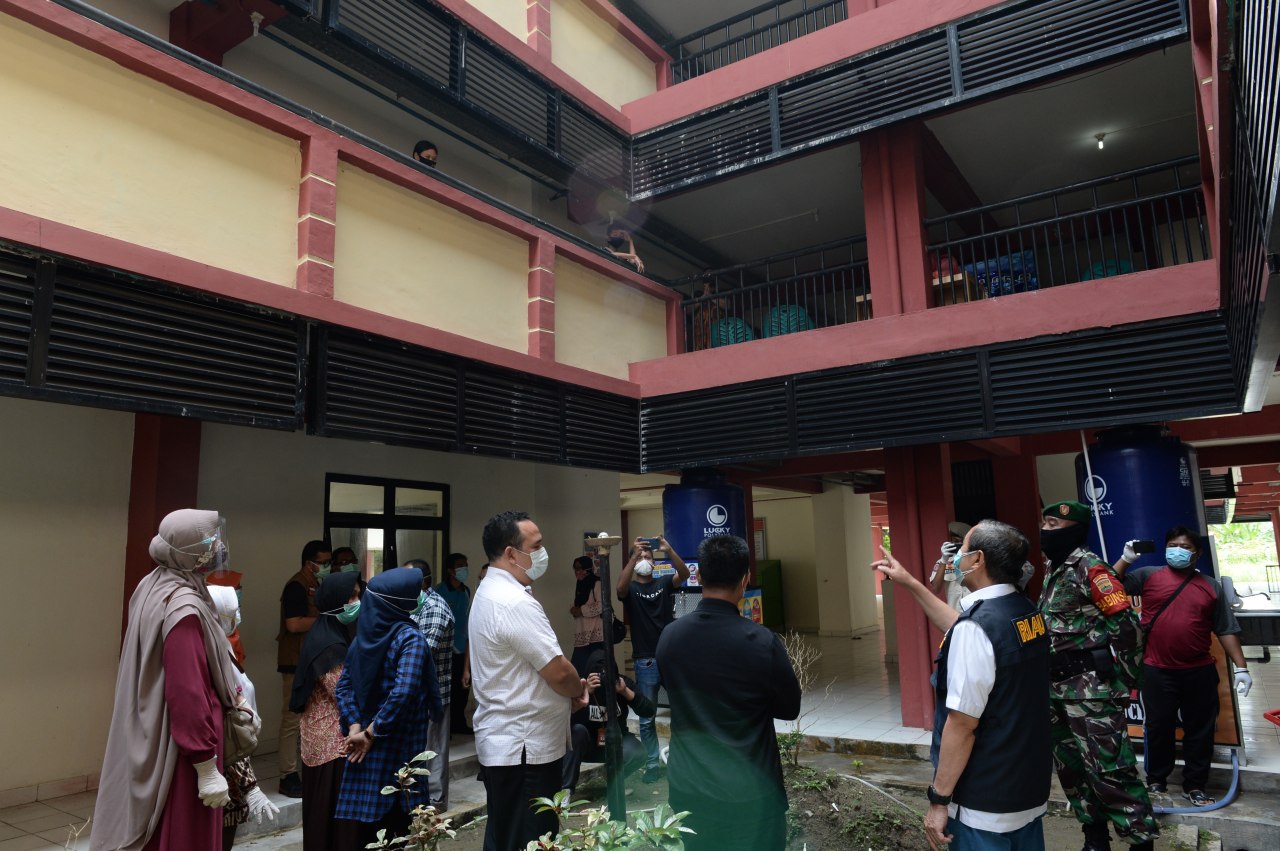 Gubri Tinjau Rusunawa, dan Sapa Pasien OTG Yang Diisolasi