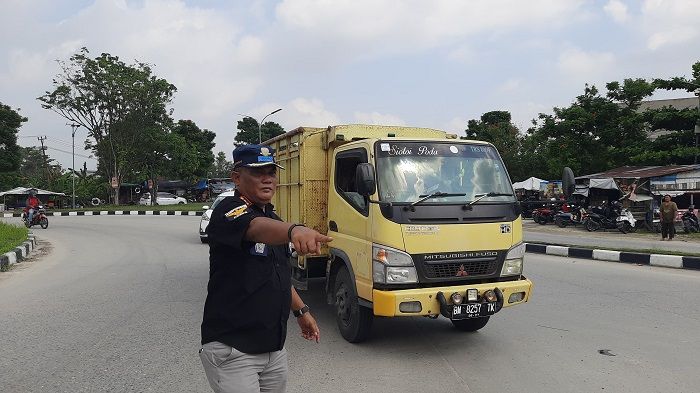 Nekat Masuk Kota Pekanbaru, Puluhan Truk Bertonase Besar hingga ODOL Ditilang