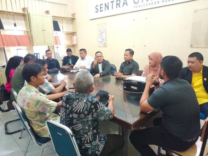 Oknum Panwas Sukajadi Terciduk Merusak Spanduk Muflihun dan Ade Hartati