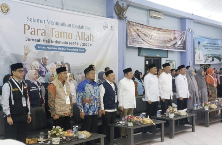 Lepas Kloter Pertama JCH ke Tanah Suci di Embarkasi Batam, Ini Pesan Pj Sekda Riau