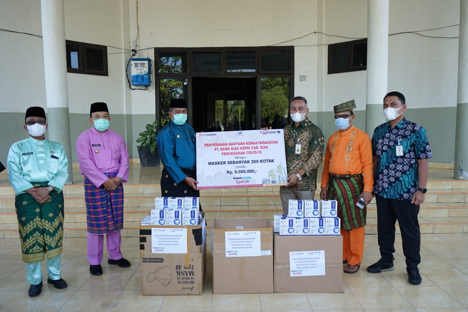 Cegah Migrasi  Covid-19 di Siak, BRK Cabang Siak Salurkan 200 Kotak  Masker