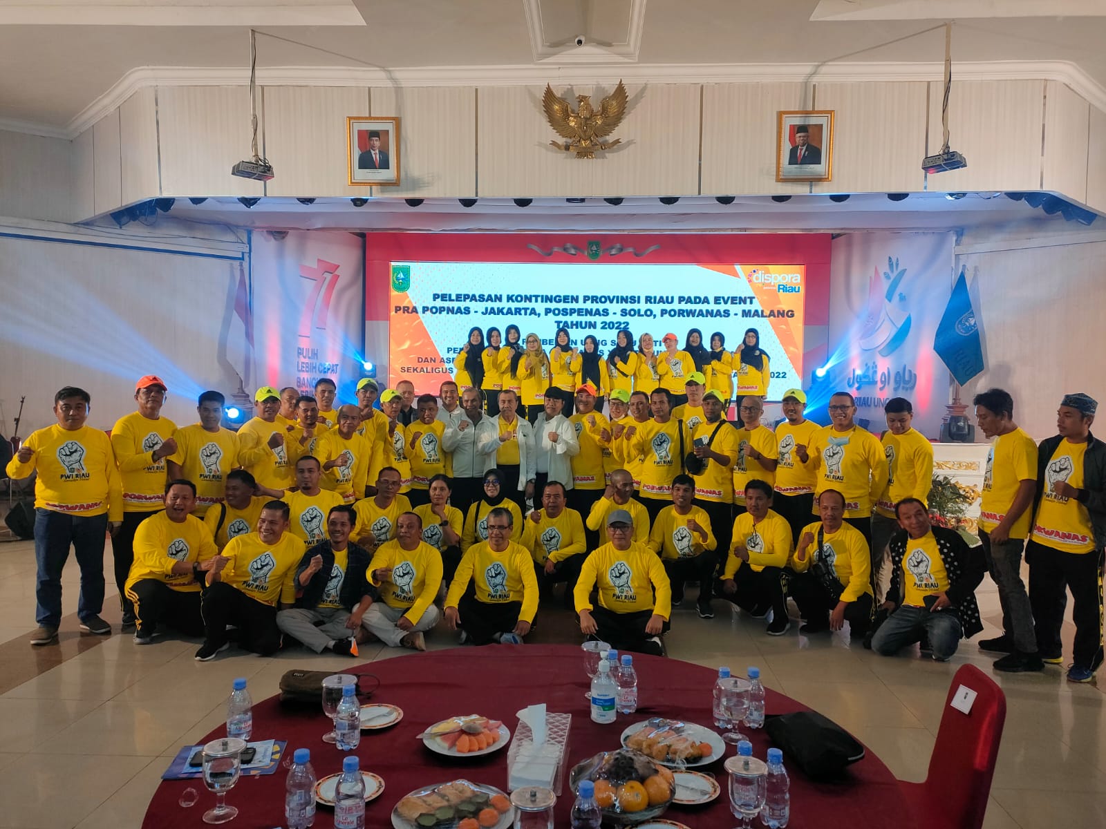 Lepas Kontingen Porwanas PWI Riau ke Malang, Ini Harapan dan Pesan Gubri