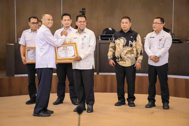 Pemko Pekanbaru Raih Predikat Informatif pada KI Riau Award 2025