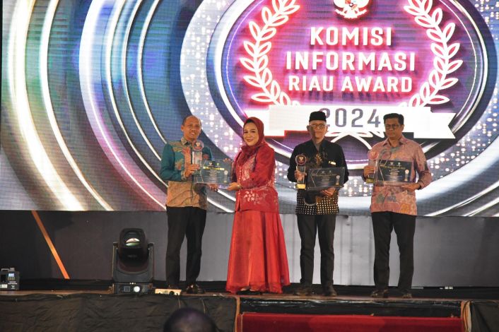 BRK Syariah Kembali Terima Penghargaan KI Riau Award