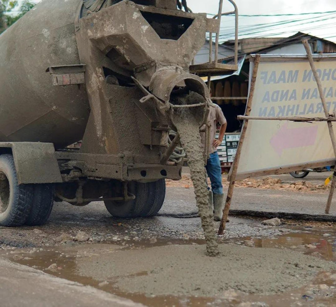 Pemko Pekanbaru Cor Lubang Jalan Dharma Bakti