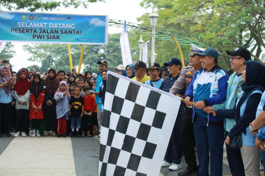 Ribuan Perserta Ramaikan Gerak Jalan Santai PWI Siak