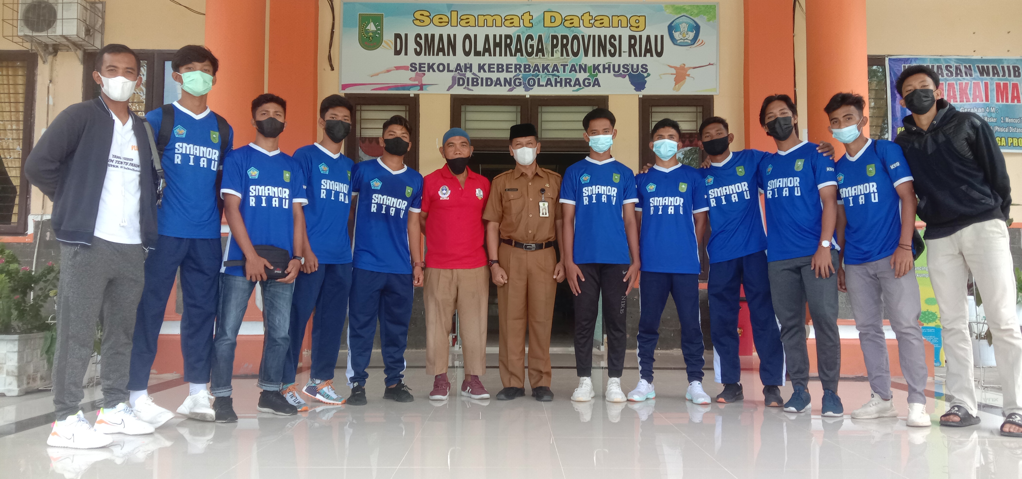 Kepala Sekolah Apresiasi 10 Siswa SMANOR Wakili Riau di Liga Fossbolindo Tingkat Nasional 