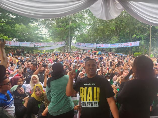 Abdul Wahid Pulang ke Inhil, Ribuan Warga Sambut Cagubri Nomor 1