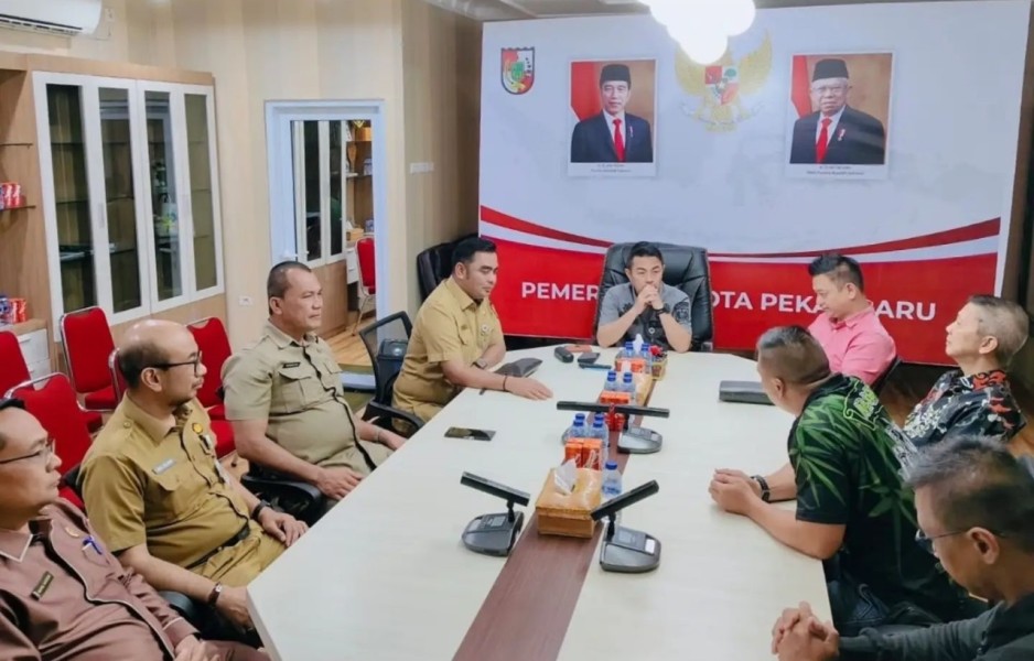 Kepala DPMPTSP Pekanbaru Bersama PJ Walikota Bahas Kolaborasi dengan Yayasan Yamasakti Surya Abadi