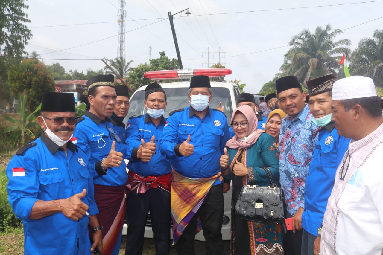 Keluarga Besar Muslim Tapsel Terima Hibah Mobil Ambulance dari  Bupati Siak