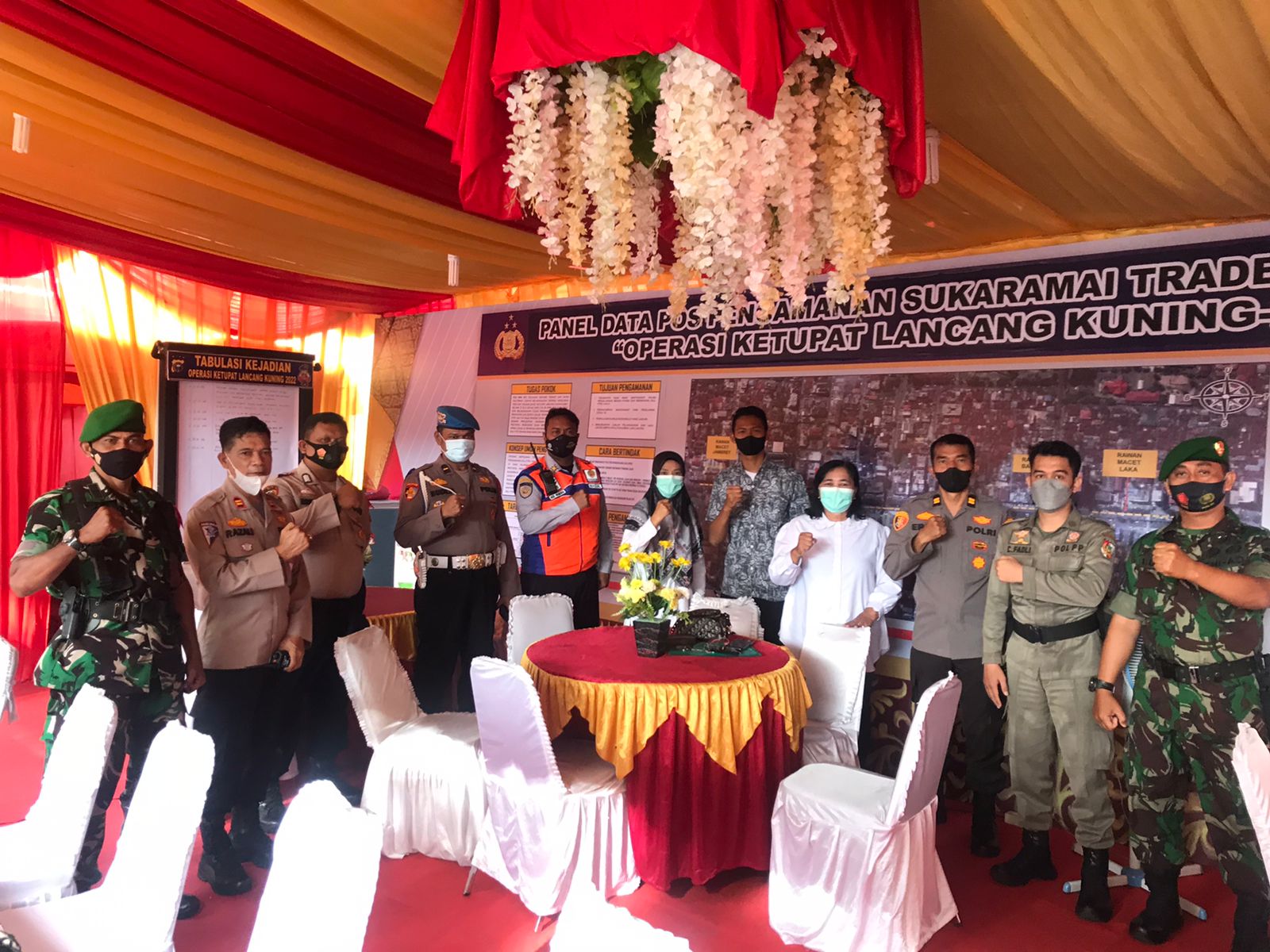 Babinsa Bersama Brimob Polda Riau Gelar Patroli Sinergitas TNI-Polri 