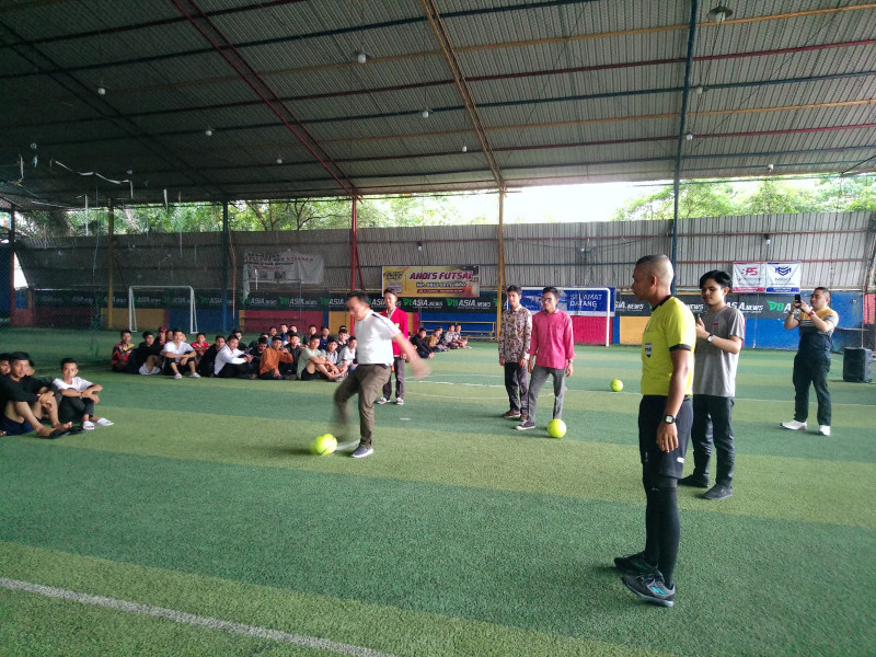 Kadispora Buka Turnamen Futsal STAI Al-Kifayah Riau 2023
