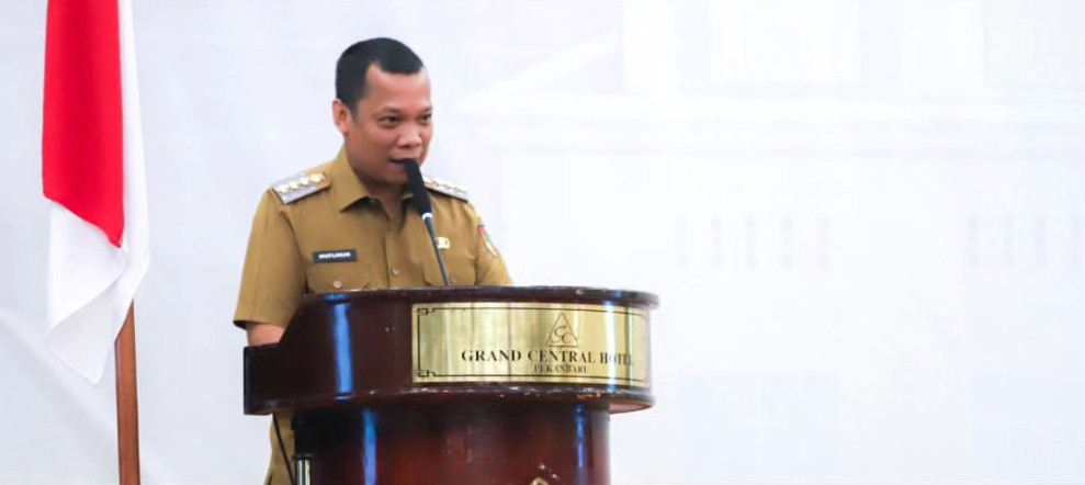 Kepala BKPSDM Pekanbaru Dampingi Pj Walikota Terima Penghargaan Anugerah Kualitas Pengisian Jabatan Pimpinan Tinggi Tahun 2023
