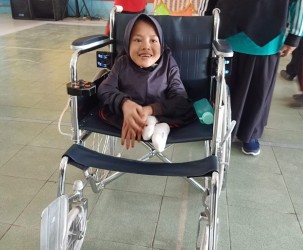 Kursi Roda Joystick Tanda Cinta PCR untuk Diva Si Gadis Tuna Daksa Dari SLB Negeri Pembina