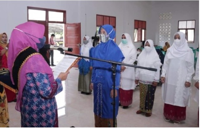 Kukuhkan Bunda Literasi Kecamatan Tualang dan Kandis, Hj Rasidah: Ibu Adalah Sekolah  Pertama dalam Keluarga
