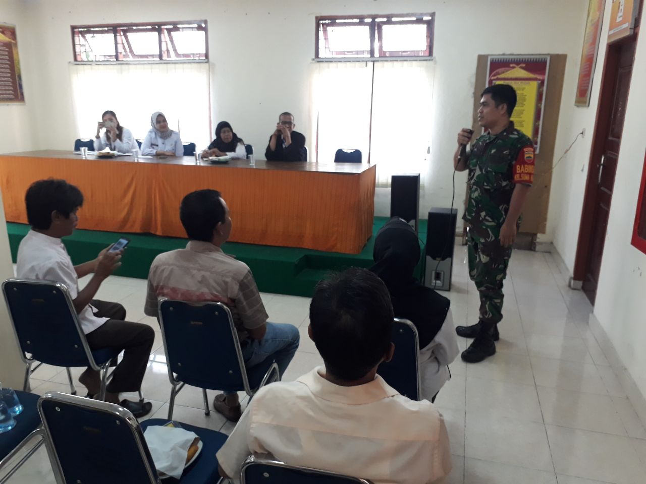 Babinsa Kodim 0301 Pekanbaru Hadiri Ramah Tamah dan Perkenalan Lurah Baru Sumahilang