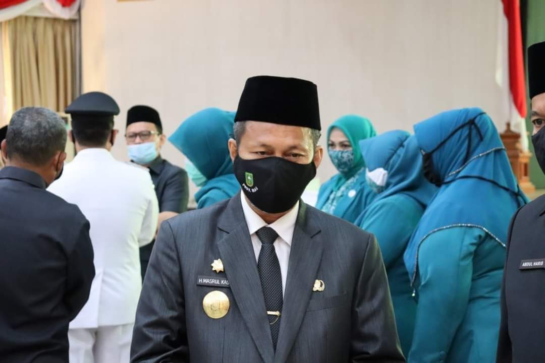 Syamsuar Resmi Melantik Masrul Kasmy Sebagai Pj Sekda Riau