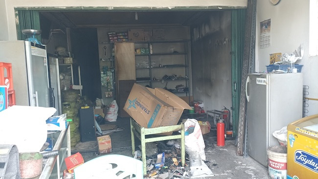Warga Gagalkan Kebakaran di Pangkalan Gas LPG di Jalan Ronggo Warsito