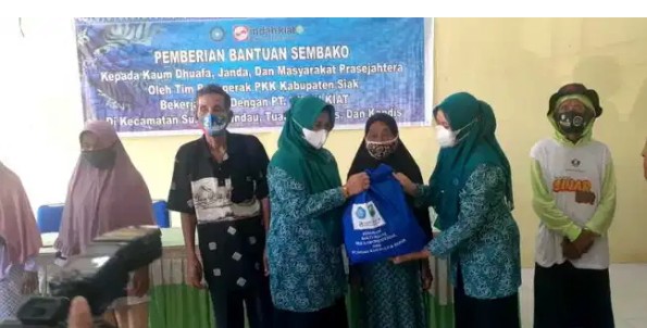 Sinergi, TP PKK Kabupaten Siak -PT IKPP Serahkan Bantuan Sembako untuk Empat Kecamatan