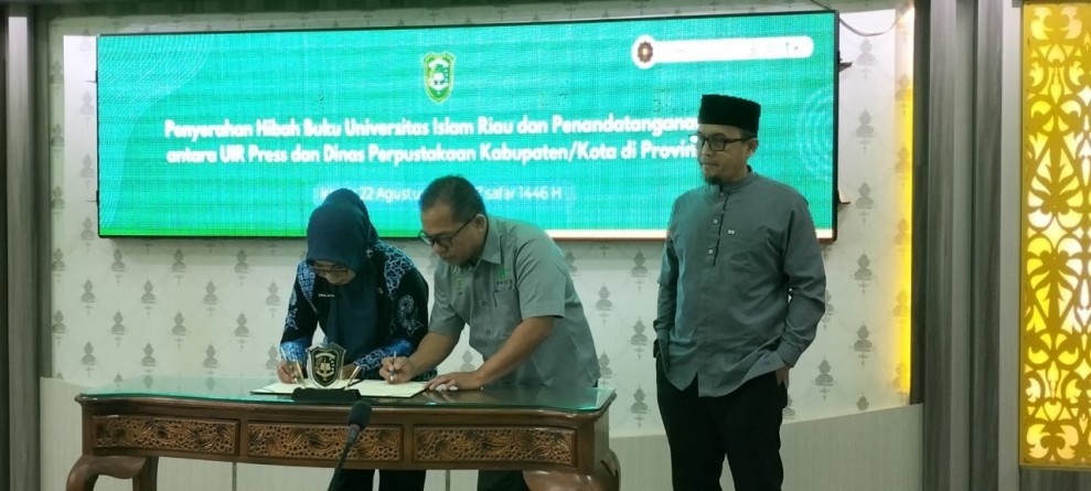UIR Press dan Dispusip Kota Pekanbaru Jalin Kerjasama, Hibahkan Buku Biografi Lima Rektor UIR