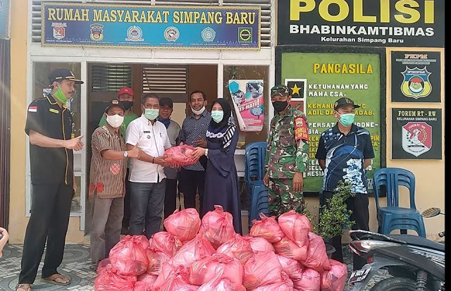 Pasca Penolakan Bansos, Kelurahan Simpang Baru Terima 200 Paket Sembako dari Donatur