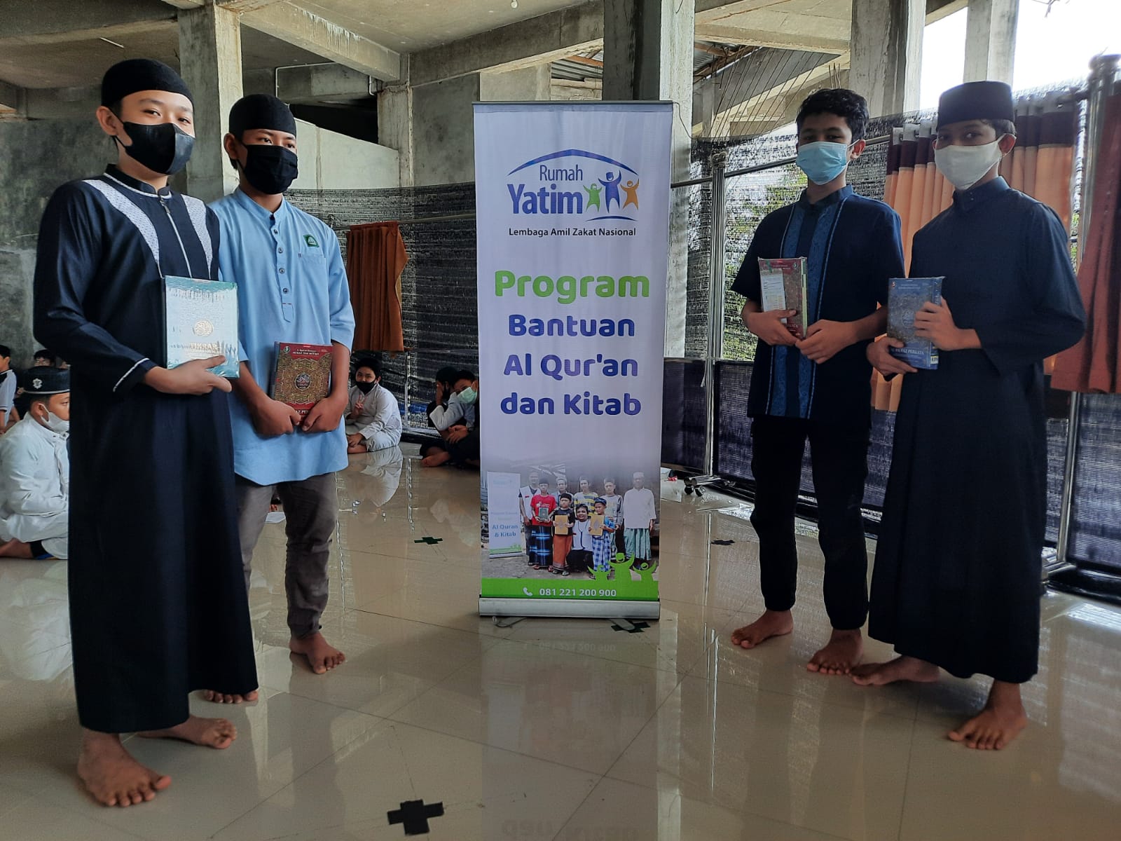 Rumah Yatim Salurkan Ratusan Paket Al-Qur'an dan Kitab ke Berbagai Ponpes di Riau 