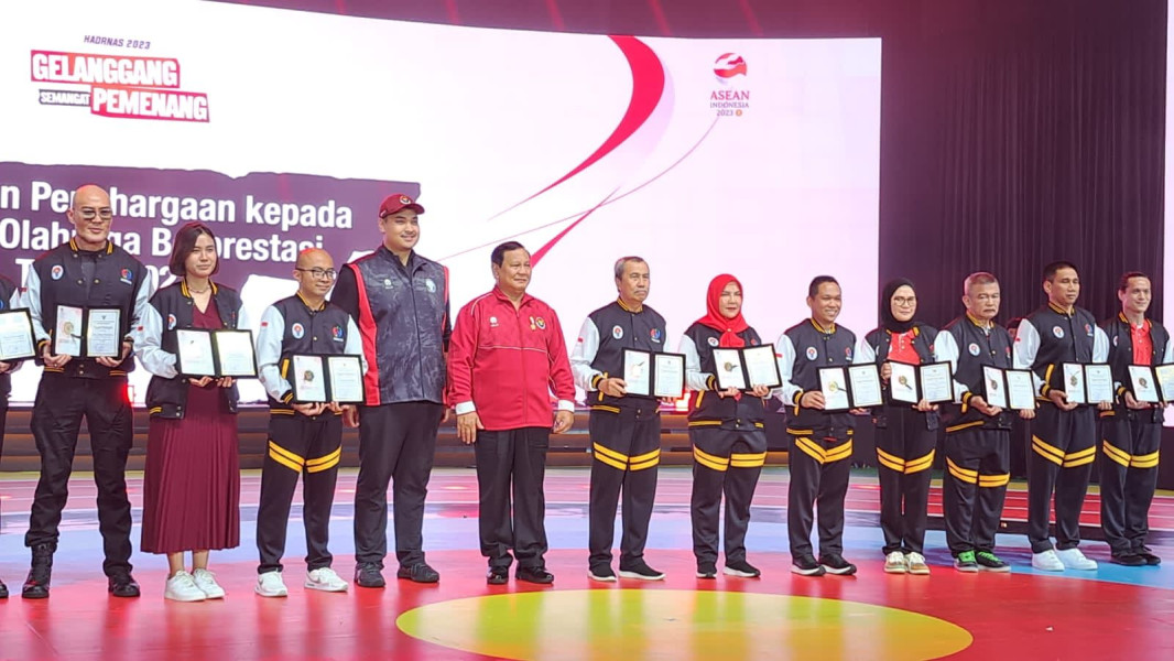 Gubri Syamsuar Raih Perhargaan dari Menpora