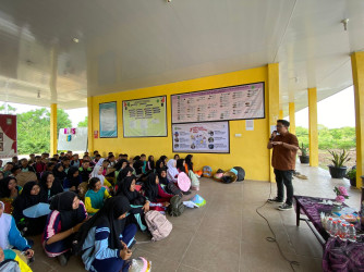 Bawaslu Pekanbaru Kenalkan Lembaga kepada Siswa Baru SMAN 18 pada Kegiatan MPLS