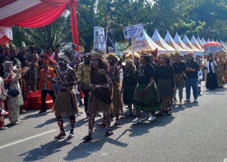 Parade Budaya Bhinneka Tunggal Ika Jaga Toleransi Antar Suku di Riau