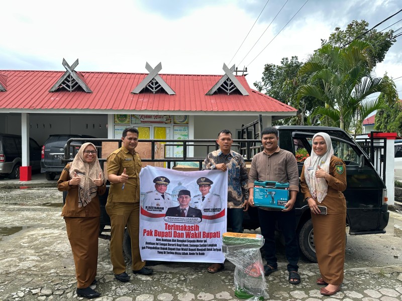 Peduli Ekonomi Mandiri, Pemkab Rohil Bantu Usaha Bengkel Sepeda Motor