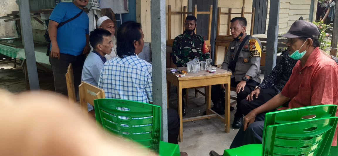 Babinsa-Bhabimkamtibmas Silaturahmi ke Tomas Kelurahan Sumahilang 
