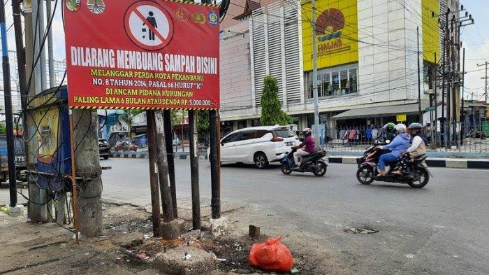 Pasang Spanduk Larangan, DLHK Pekanbaru Data 50 TPS Ilegal