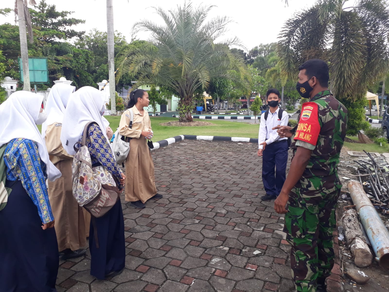 Sosialisasikan Salam Pancasila, Babinsa : Amalkan dalam Kehidupan 